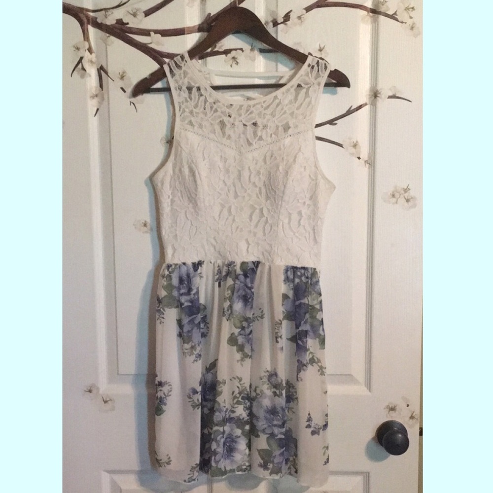 Speechless- sweetheart neckline floral dress